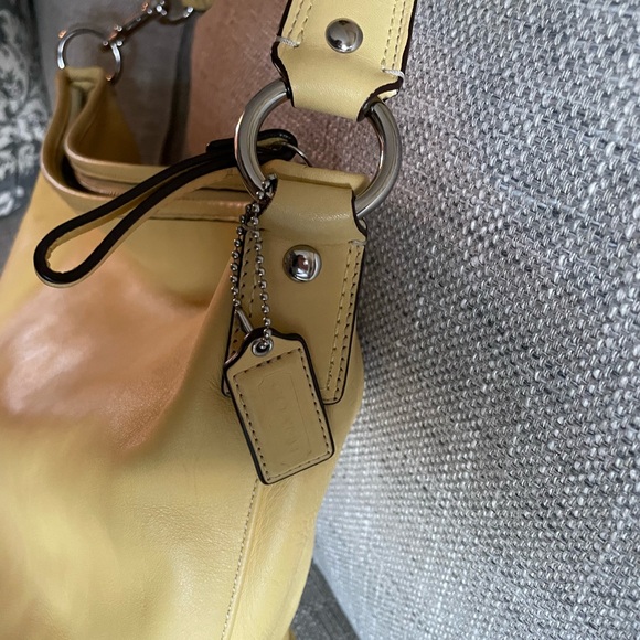 COACH Smooth Leather Hobo (pale yellow) with silver hardware - Picture 3 of 5